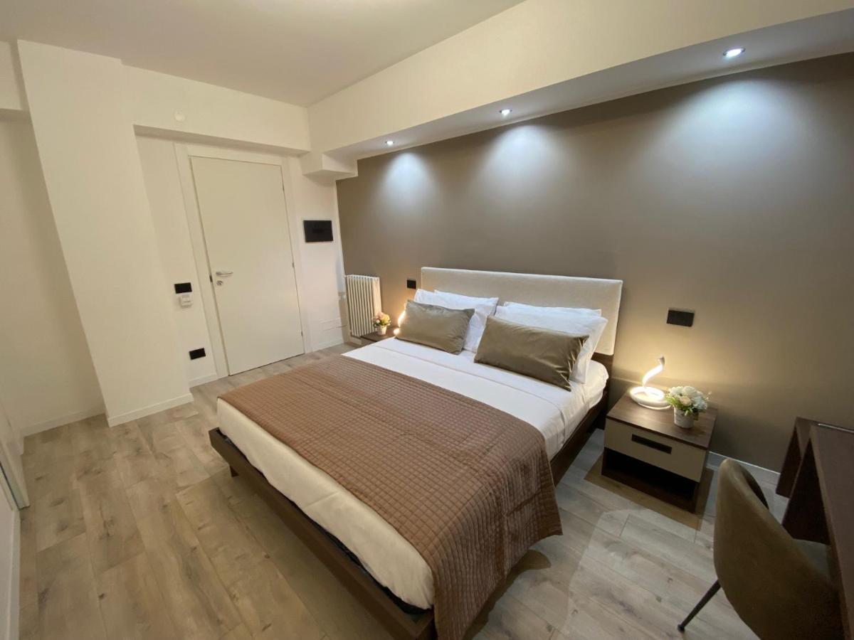 Hotel Plaza Ungheria Палермо Экстерьер фото