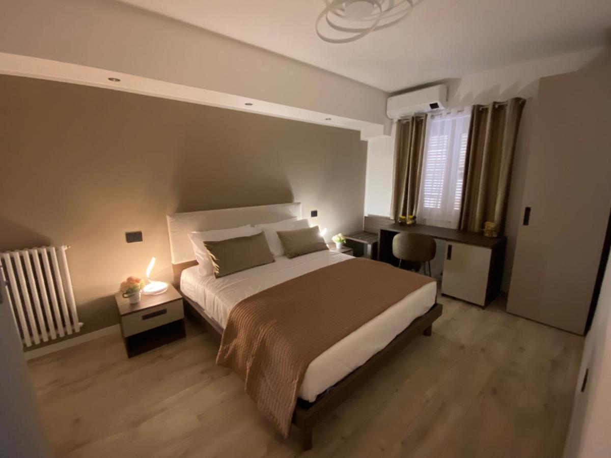 Hotel Plaza Ungheria Палермо Экстерьер фото